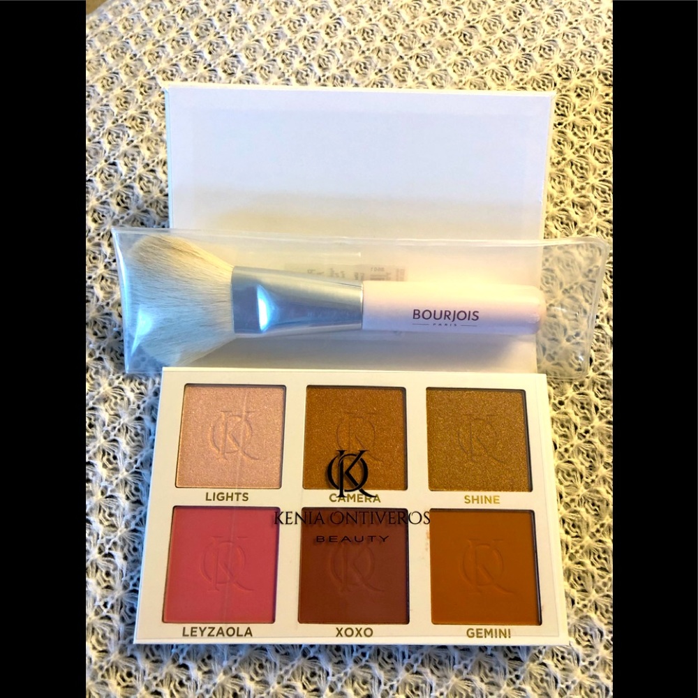 Kenia Ontiveros Beauty Blush & Shine Highlighter Palette + Bourjois Powder Brush